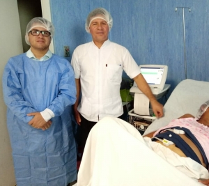 Ing. Saúl López Guzmán, Director de la OGESS-BM, acompañado del Obstetra Edwin Garcia Navarro, responsable del Hospital de la Banda de Shilcayo